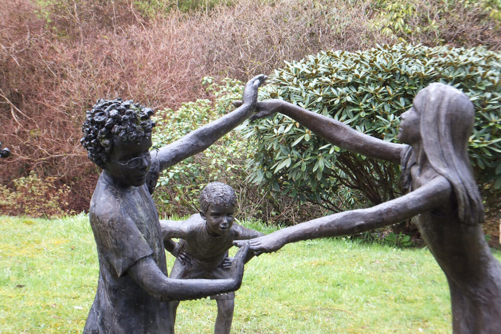 Ramster statue of three children playing